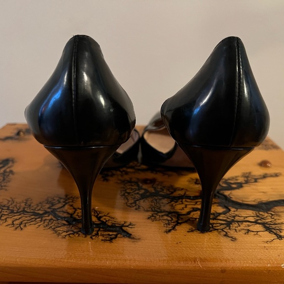 Beautiful Manolo Blahnik black kitten heels. Great condition! Size 39.5 (8.5-9) - Picture 5 of 8